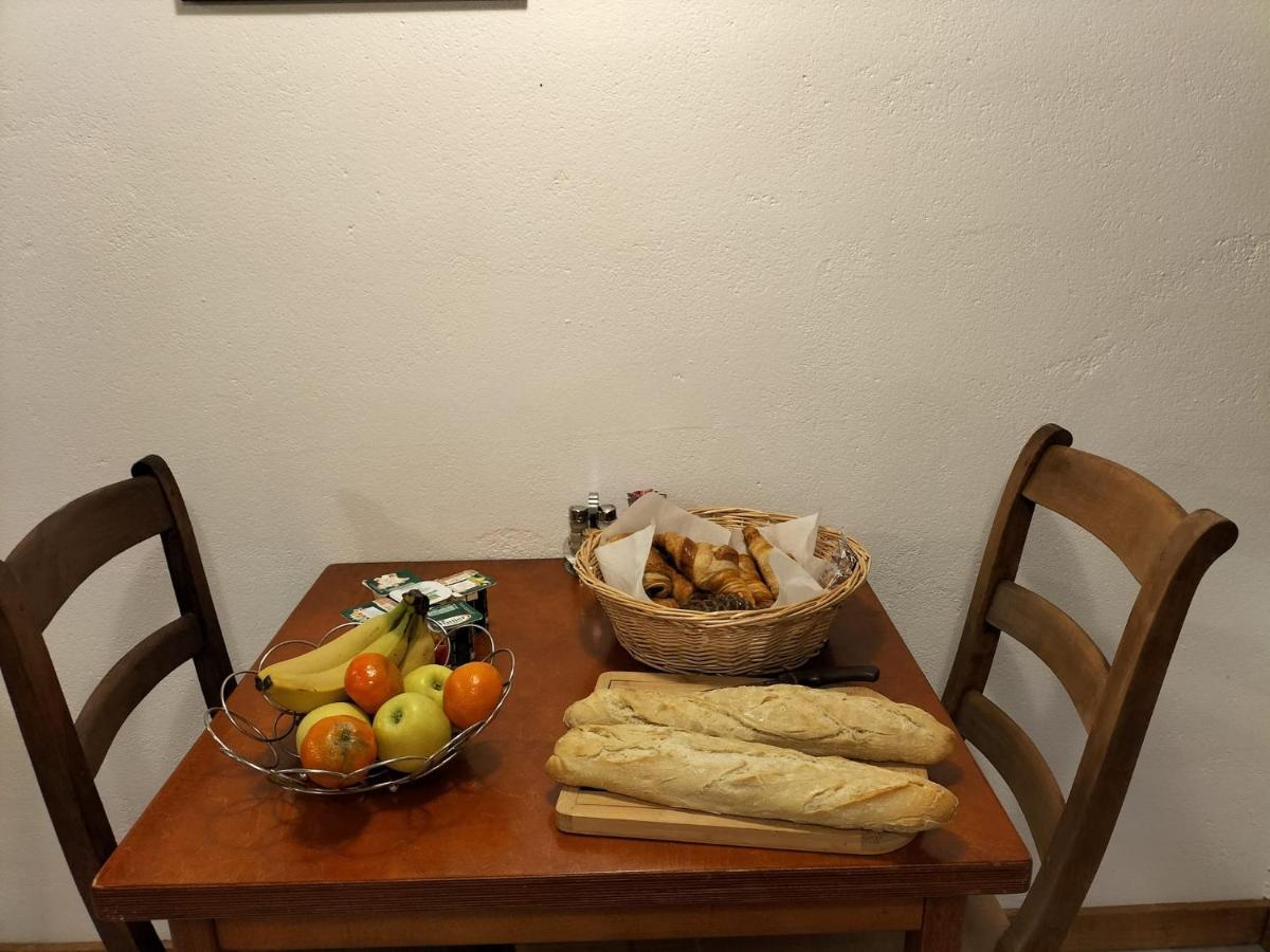Le Jardin Des Hirondelles Bed & Breakfast Blanzaguet-Saint-Cybard Bagian luar foto