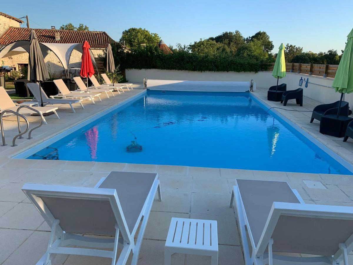 Le Jardin Des Hirondelles Bed & Breakfast Blanzaguet-Saint-Cybard Bagian luar foto