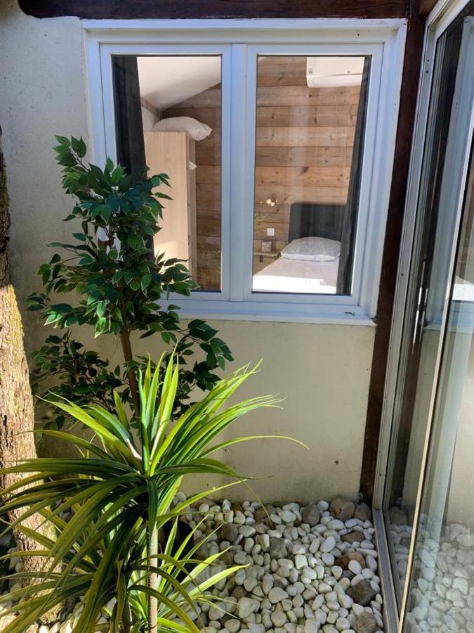 Le Jardin Des Hirondelles Bed & Breakfast Blanzaguet-Saint-Cybard Bagian luar foto