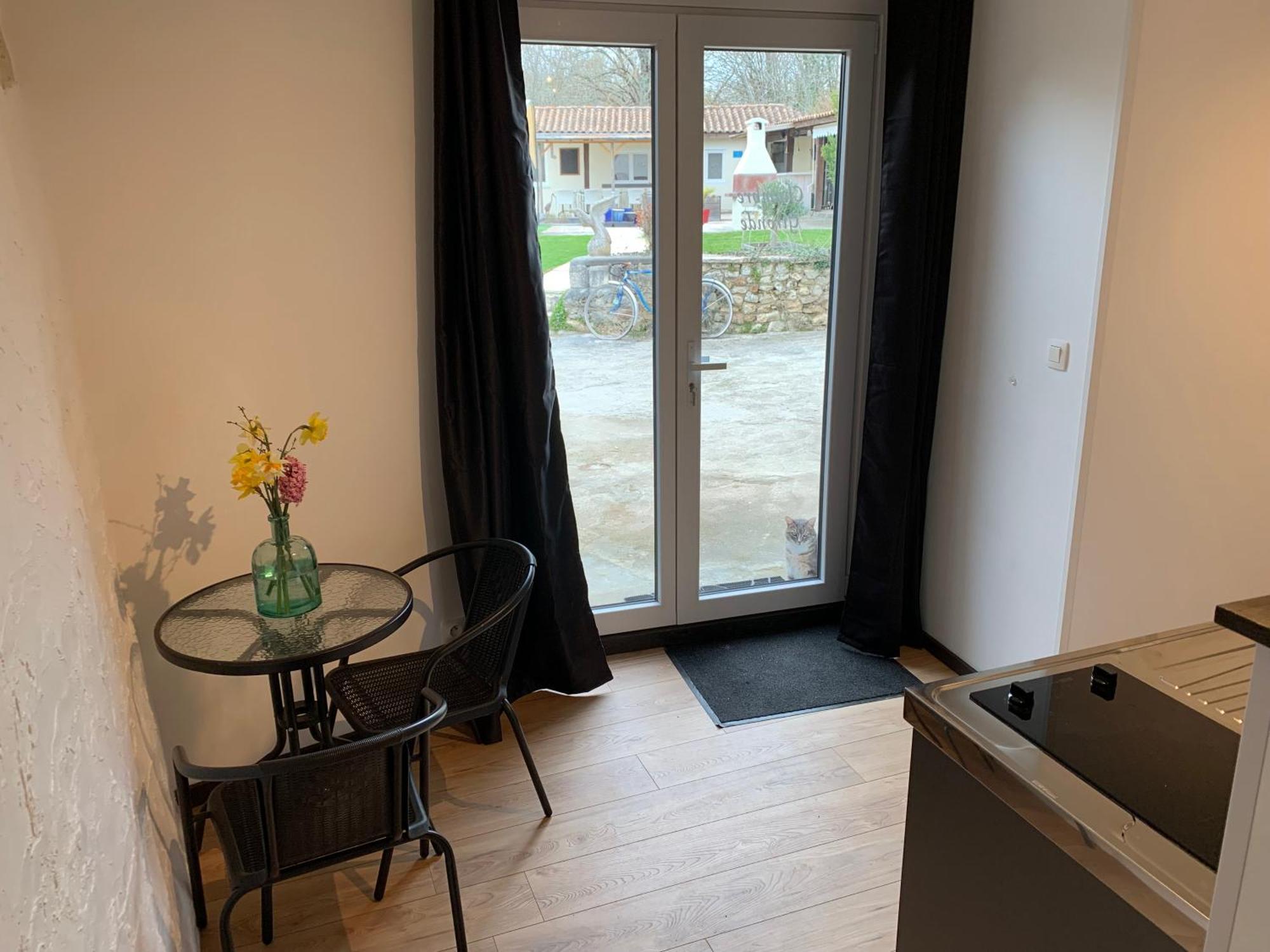 Le Jardin Des Hirondelles Bed & Breakfast Blanzaguet-Saint-Cybard Bagian luar foto